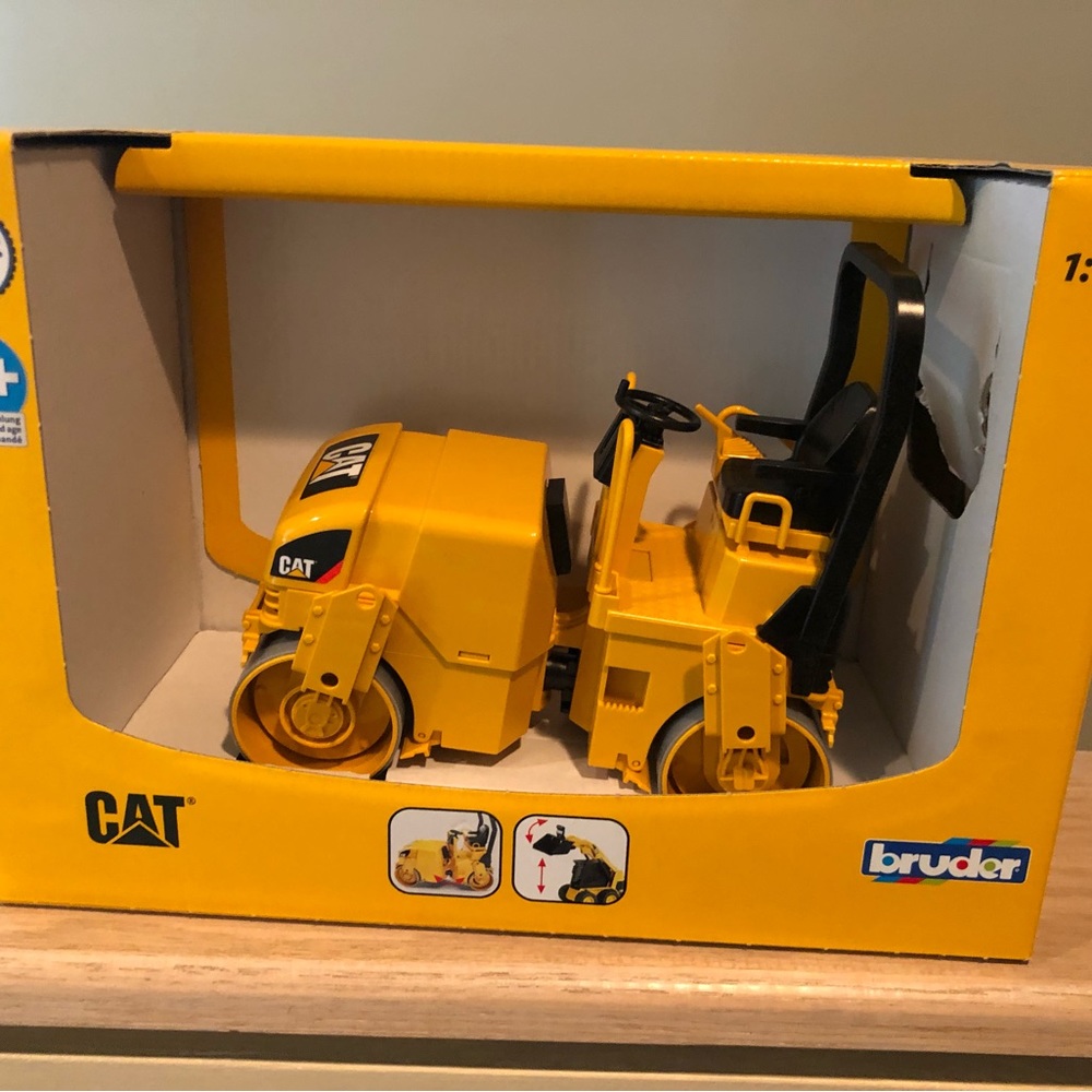 Bruder Cat Asphalt Drum Compactor